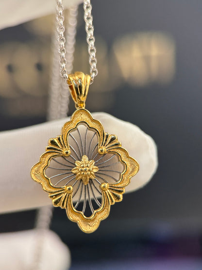 Opera tulle yellow gold pendant with radial tulle, large motif